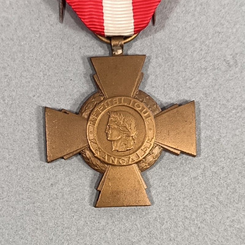 FRANCE MEDAILLE CROIX DE LA VALEUR MILITAIRE AVEC DEUX CITATIONS FRENCH CROSS FOR MILITARY VALOR